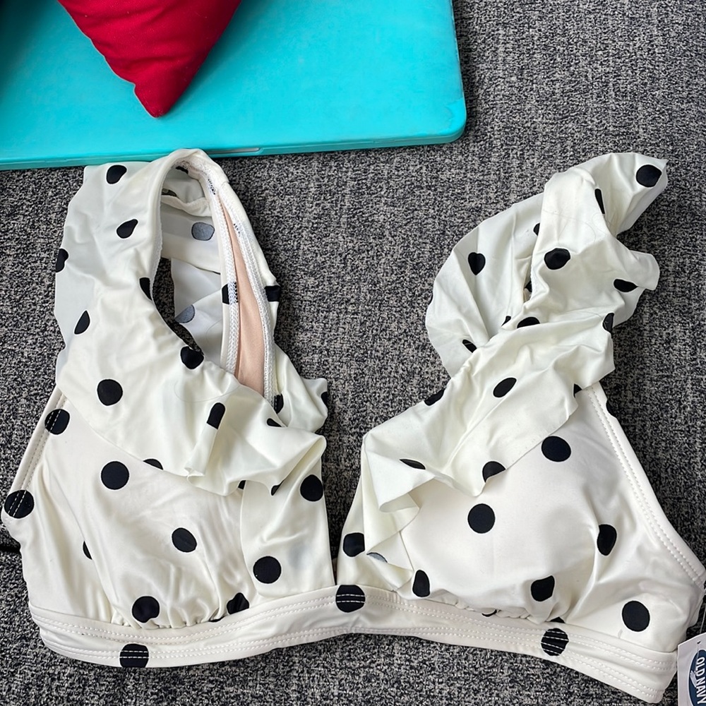 Old navy bikini top never worn